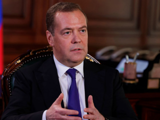 Медведев предположил, что у немцев дефицит кровяной колбасы