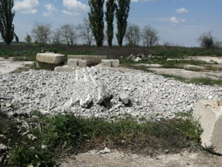 Крымчанин разбил 8 бетонных столбов