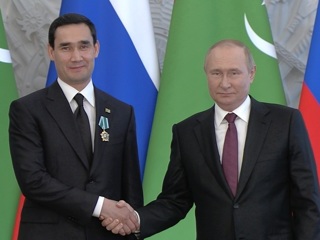 Путин лично наградил Бердымухамедова орденом Дружбы