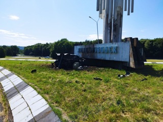 Девушка-водитель погибла от удара в стелу на въезде в Железноводск