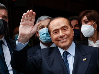 С Берлускони сняли обвинения в подкупе свидетелей по "делу Руби"