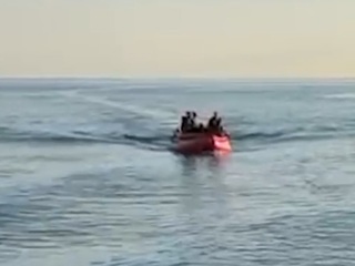 В Крыму детей унесло на надувном матрасе в открытое море
