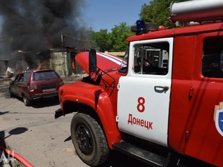 Пожарные потушили донецкий рынок, где погибли люди