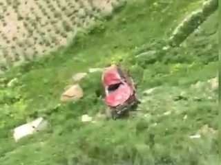 В Дагестане машина с туристами упала с обрыва
