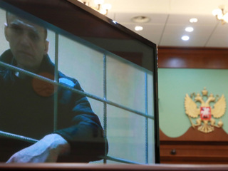 Стало известно, куда этапировали Навального