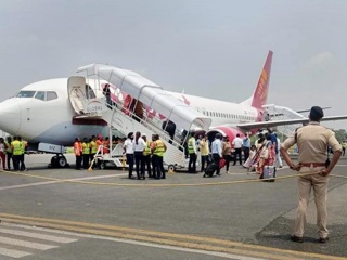 В Индии во время взлета у самолета загорелся двигатель
