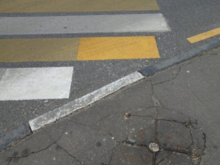 Троих пешеходов на зебре сбил автомобиль в Воронеже, среди пострадавших 2-летний мальчик