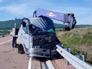 В Бурятии грузовик врезался в микроавтобус, пятеро госпитализированы