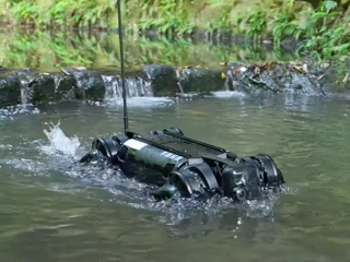 Китайский робопес умеет ходить под водой