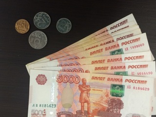 На Урале досрочно индексируют зарплаты бюджетников на 4%