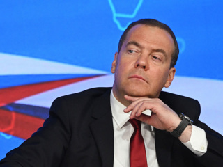 Медведев скептически отреагировал на предложение Байдена