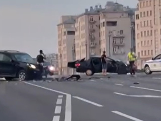 Смертельное ДТП на Большом Каменном мосту в Москве сняла камера