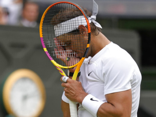 Надаль проиграл Оже-Альяссиму на Итоговом турнире ATP