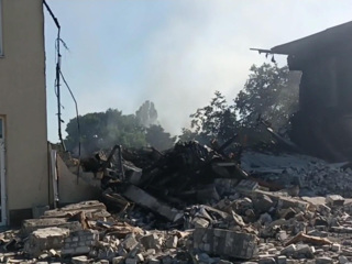 Из-под завалов в Новой Каховке вытащили шестерых детей