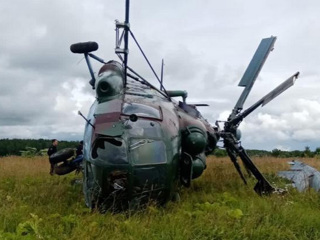 Три человека пострадали во время жесткой посадки Ми-8 под Гатчиной