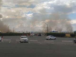 Степной пожар вспыхнул около аэропорта в Орске