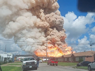 Крупный пожар на складе произошел в штате Иллинойс