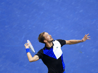 Даниил Медведев выиграл стартовый матч турнира в Астане