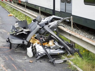 Два человека погибли в столкновении поезда "Москва – Калининград" с Audi