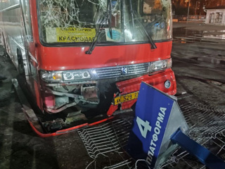 В Феодосии рейсовый автобус сбил людей на автостанции