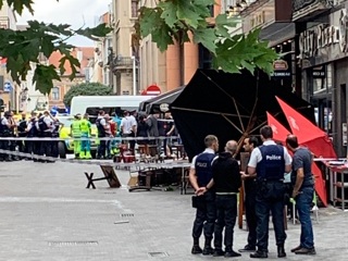 Фургон врезался в кафе в Брюсселе, шесть человек пострадали