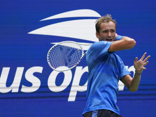 Защита титула начата. Медведев обыграл Козлова на старте US Open