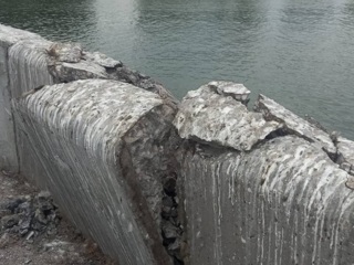 Судно врезалось в шлюз Жигулевской ГЭС