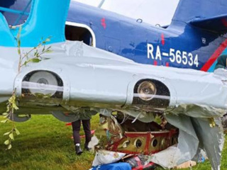 Самолет Ан-2 с пассажирами получил повреждения при жесткой посадке в НАО