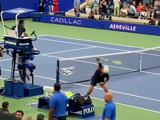 Кирьос болезненно отреагировал на проигрыш Хачанову в четвертьфинале US Open