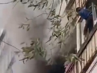 Москвич через балкон спас соседку из горящей квартиры