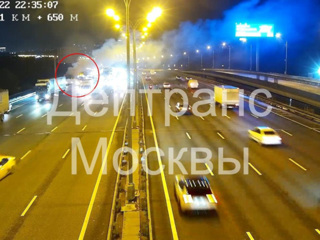 На МКАД в районе Дмитровского шоссе сгорел грузовик