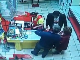 Воры избили покупателя магазина из-за сделанного замечания