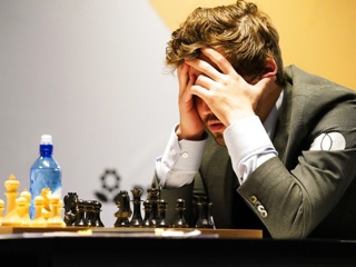 Скандал в шахматах: Карлсен сдался американцу после двух ходов