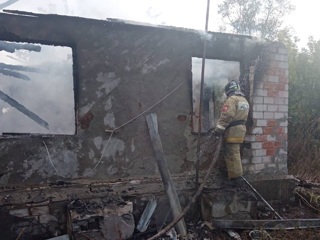 Трое детей заживо сгорели в своем доме в Ростовской области