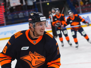 "Металлург" одержал шестую победу подряд в КХЛ