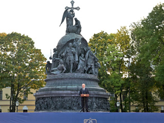 В Новгороде Путин напомнил о великой истории России