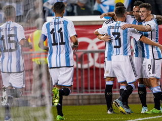 Футбольная сборная Аргентины идет на мировой рекорд