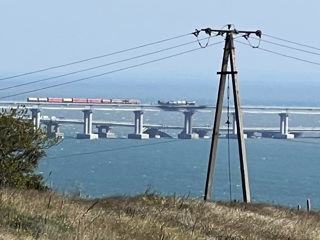 Железнодорожное движение по Крымскому мосту возобновится к 20:00