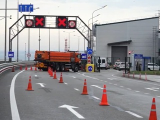Крымским мостом просят не пользоваться без острой необходимости