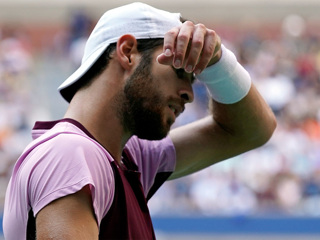Хачанов потерпел поражение в четвертьфинале турнира в Австралии