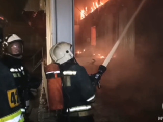 Пожарные локализовали крупное возгорание на складе в Екатеринбурге