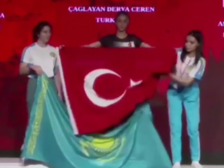 Чемпионка мира перекрыла флаг Казахстана турецким