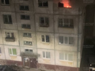 Магаданец, спасаясь от огня, перелез в соседнюю квартиру через окно
