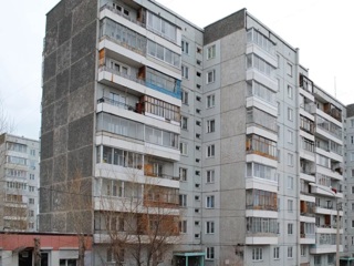 Четырехлетний ребенок выпал из окна квартиры на седьмом этаже