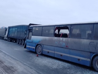 10 человек попали в больницу после ДТП с автобусом в Новосибирской области