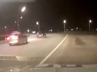 В Кургане пьяный водитель протащил на автомобиле полицейского