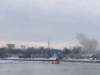 Судно загорелось на Москве-реке