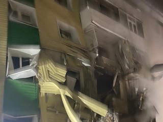 Подъезд дома частично обрушился после взрыва в Нижневартовске