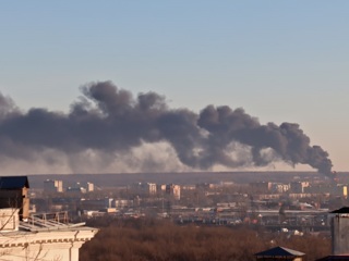 Пожарные поезда направлены для тушения нефтенакопителя в Курске