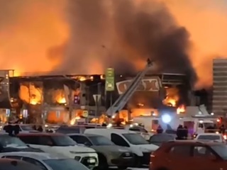 Названа причина взрывов в горящем в Химках гипермаркете